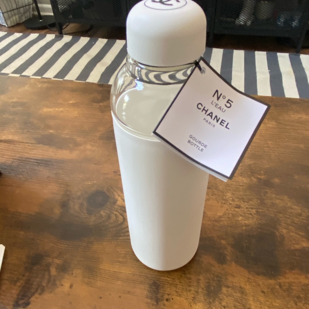 CHANEL factory 5 limited edition water bottle - Picture 2 of 3